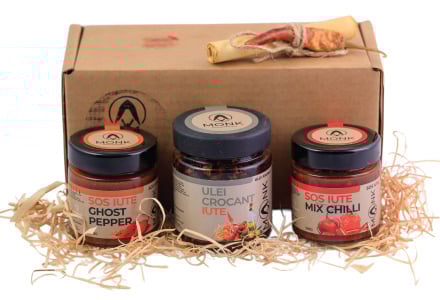 Cutie cadou MONK Mystery Box – băcănie artizanală cu sosuri picante și produse gourmet
